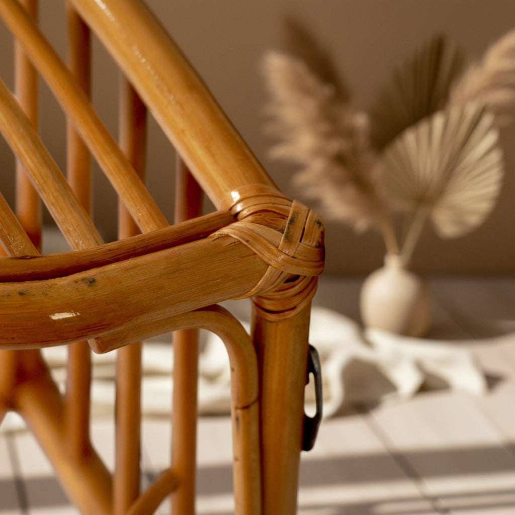 SHELF WITH CLOTH HANGER