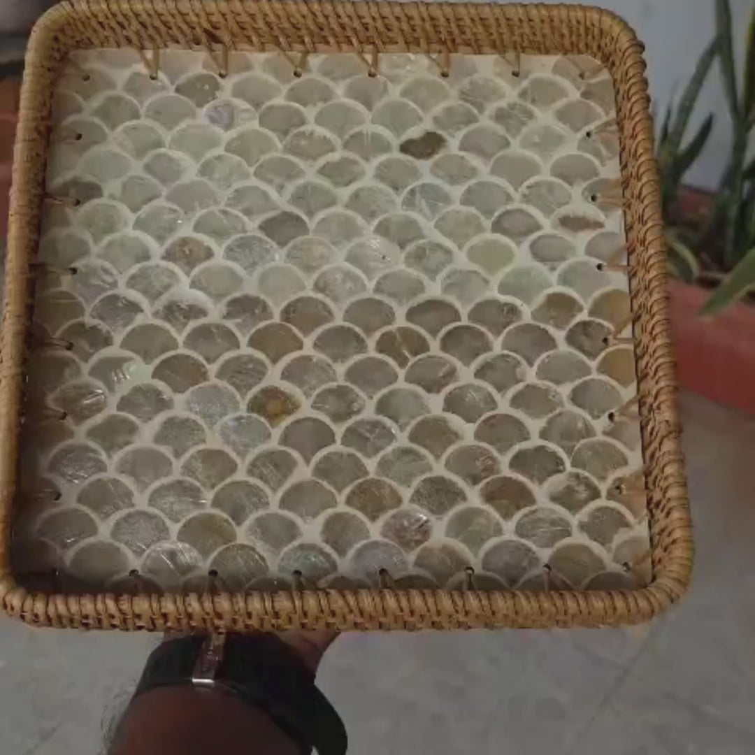 GOLD SCALES SQUARE SEASHELL TRAY